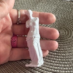Mini Brands Masterpiece Series White Venus de Milo Figurine